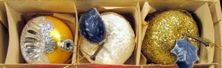 LOT 67 VINTAGE CHRISTMAS ORNAMENTS SANTA LAND VICTORIA - LOT INCLUDES A VARIETY
